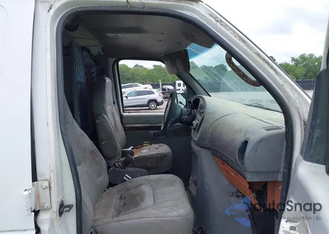 2002 Ford E-350 Super Duty Commercial/Recreational from USA, damaged, VIN 1FTSE34L92HA84131